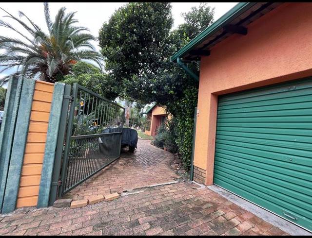 4 BEDROOM HOUSE FOR SALE IN SUNWARD PARK
